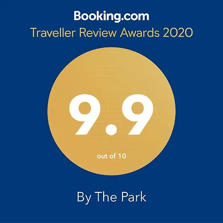 By The Park Free Parking 아파트 *